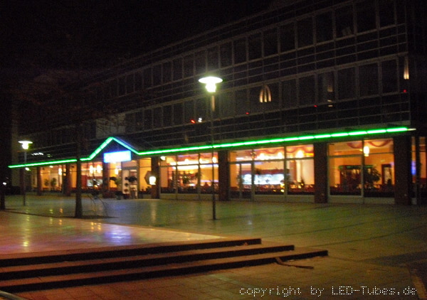 aussen_laden_beleuchtung_mit_led_tubes