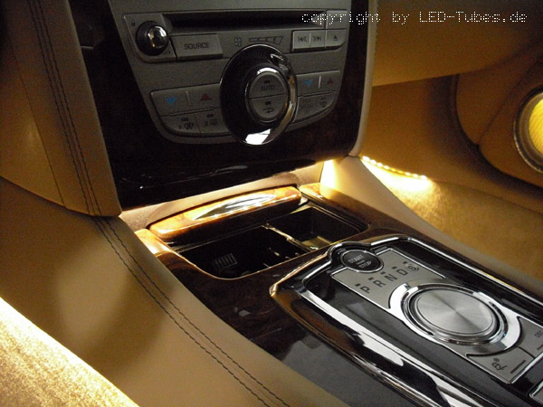 auto_beleuchtung_mittelkonsole_led