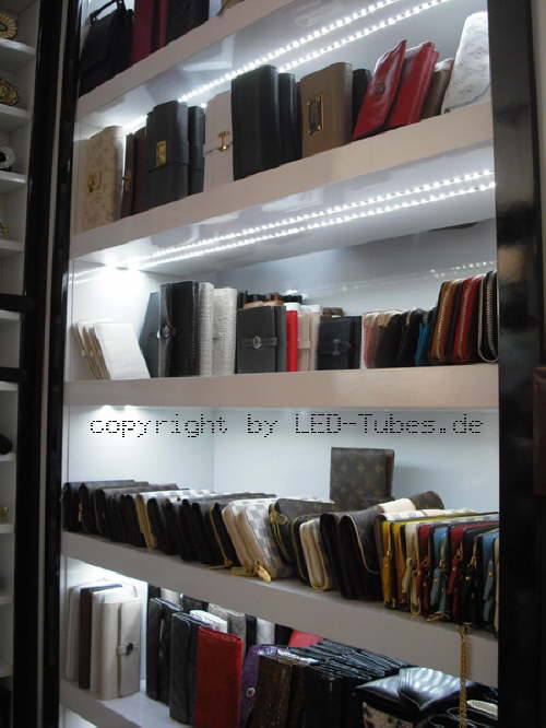 laden_regal_mit_led_licht