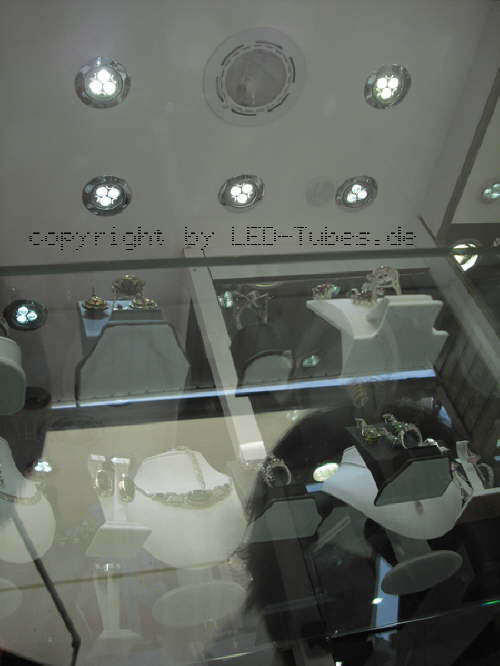ladenbeleuchtung_schaufenster_schmuck_led