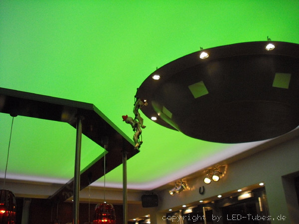 led_club_decke_leuchtend