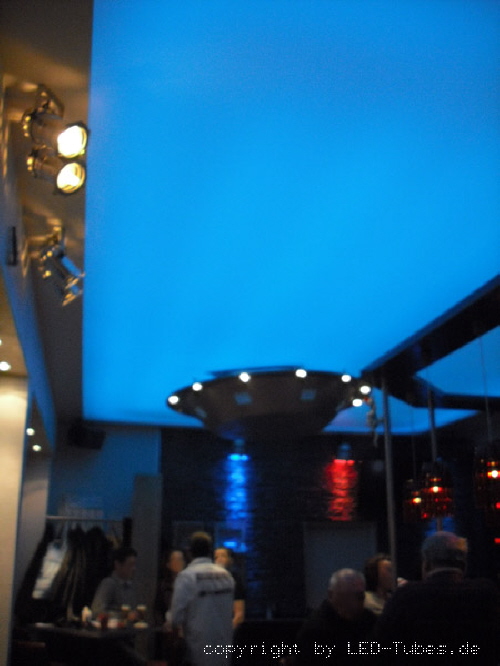 led_club_deckendisplay