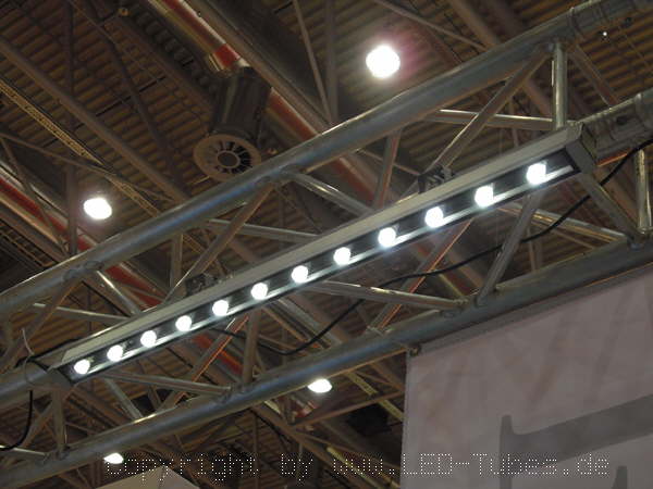 messe_led_lichtleiste_weiss