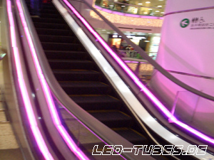 LED Stripes Beleuchtung im Kaufhaus