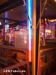 LED Tube Beleuchtung am Kassenhaus